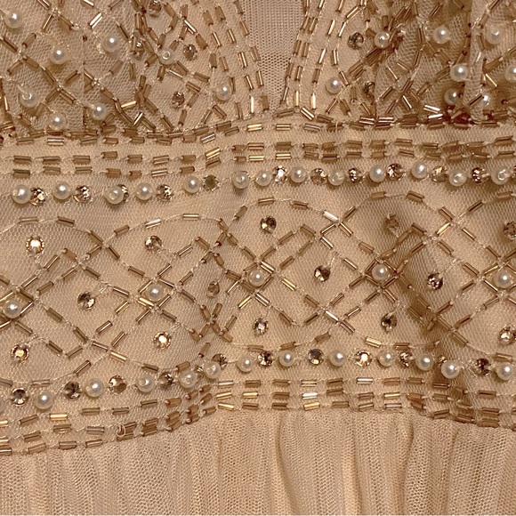 Beautiful prom dress. - Picture 3 of 7